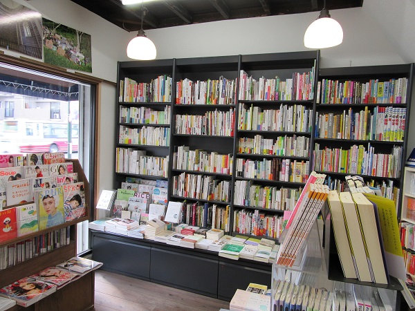 本屋Title 店内