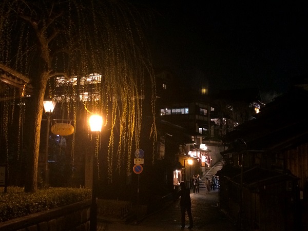夜の清水寺近辺